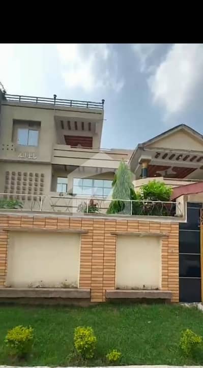 بنی گالہ اسلام آباد میں 8 کمروں کا 15 مرلہ مکان 2.4 لاکھ میں کرایہ پر دستیاب ہے۔