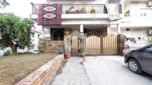 آبپارہ مارکیٹ جی ۔ 6/1,جی ۔ 6,اسلام آباد میں 6 کمروں کا 6 مرلہ مکان 7.5 کروڑ میں برائے فروخت۔