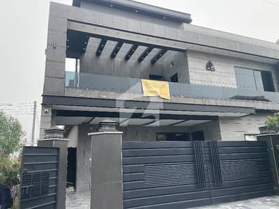 الرحمان گارڈن فیز 2 الرحمان گارڈن,لاہور میں 5 کمروں کا 13 مرلہ مکان 6.0 کروڑ میں برائے فروخت۔