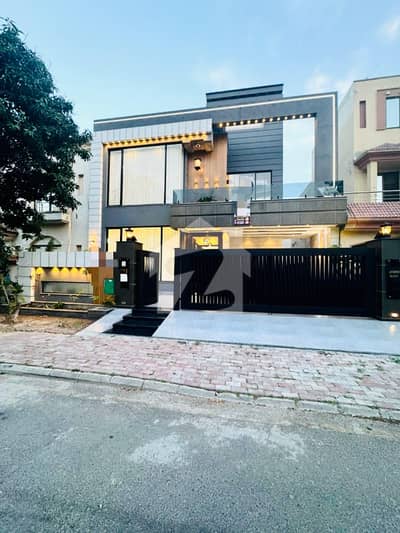 10 Marla Residential House For Sale In Nishtar Block, Nearby Commercial Market, School, Mosque and Health Care Canter