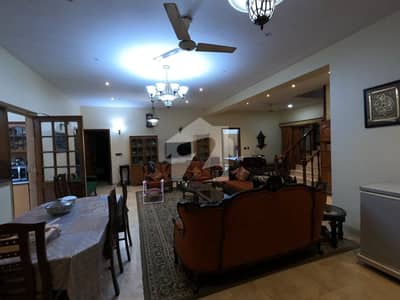 BEST LOCATION HOUSE FOR SALE IN PRIME LOCATION OF GULUSTANE JAUHAR BLOCK 14 BEST LOCATION HOUSE FOR SALE IN PRIME LOCATION OF GULUSTANE JAUHAR BLOCK 14