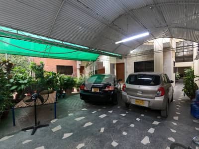 BEST LOCATION HOUSE FOR SALE IN PRIME LOCATION OF GULUSTANE JAUHAR BLOCK 14 BEST LOCATION HOUSE FOR SALE IN PRIME LOCATION OF GULUSTANE JAUHAR BLOCK 14