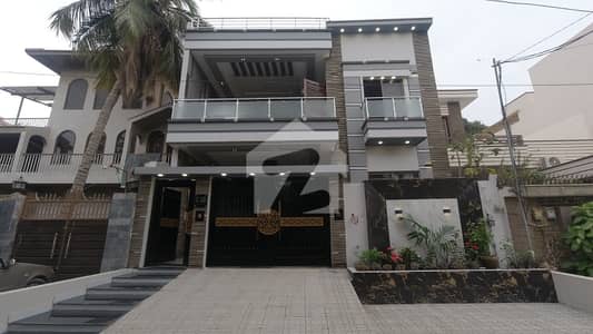 300 Square Yards House In Karachi Is Available For Sale