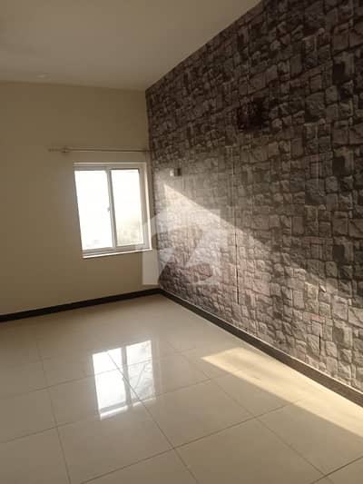 G-8 MARKAZ PREMIUM 1400 SQ,FEET OFFICE WITH BEST LOCATION REASONABLE RENT REAL PICS ATTACHED T