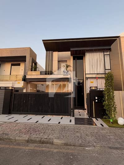 10 MARLA ULTRA MODREN FACING PARAK HOUSE FOR SALE IN OVERSEAS B BAHRIA TOWN LAHORE 10 MARLA ULTRA MODREN FACING PARAK HOUSE FOR SALE IN OVERSEAS B BAHRIA TOWN LAHORE
