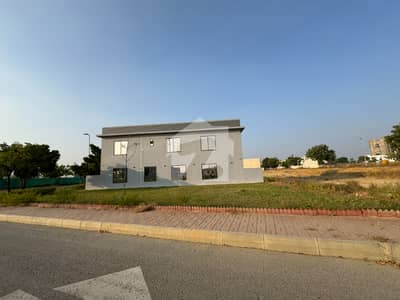 272 Sq Yd Plot For Sale Precinct-8, Bahria Town Karachi. Prime Location | Ideal for Residence or Investment. Just 5 Mins Drive from Entrance | Near Park, Mosque, Midway Commercial & Bahria Heights.