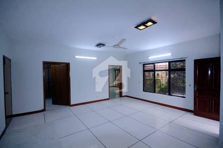 20 Marla House In Stunning DHA Phase 3 - Block Y Is Available For sale