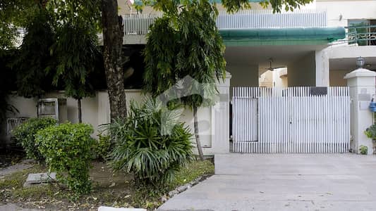 Next To Park Ideal Location Nears Masjid 10 Marla House Available For Sale In DHA Phase 1 P Block