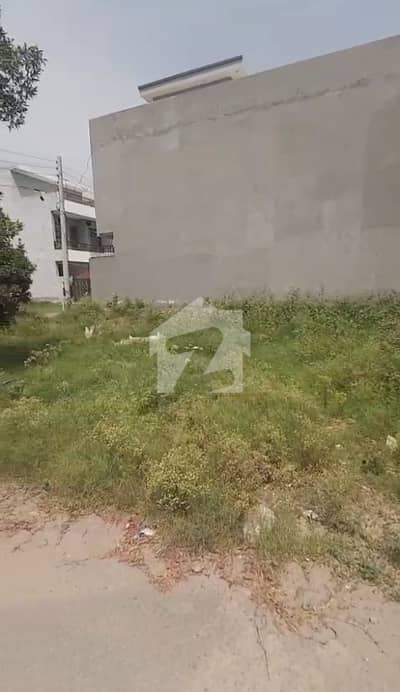 گرین ایکڑز ہاؤسنگ سوسائٹی لاہور میں 3 مرلہ رہائشی پلاٹ 65.0 لاکھ میں برائے فروخت۔ گرین ایکڑز ہاؤسنگ سوسائٹی لاہور میں 3 مرلہ رہائشی پلاٹ 65.0 لاکھ میں برائے فروخت۔