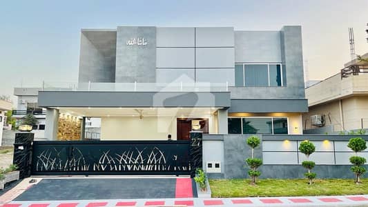 ڈی ایچ اے ڈیفینس فیز 2 ڈی ایچ اے ڈیفینس,اسلام آباد میں 5 کمروں کا 1 کنال مکان 11.9 کروڑ میں برائے فروخت۔