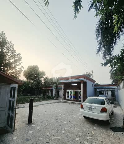 Spacious 2.5 kanal Single Storey House for Rent on Main Road