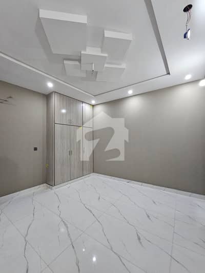 1 KANAL UPPER PORTION FACING PARK AVAILABLE FOR RENT