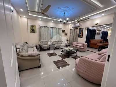 12 MARLA 4 BEDROOMS APARTMENT FULLY FURNISHD AVAILABLE FOR RENT
