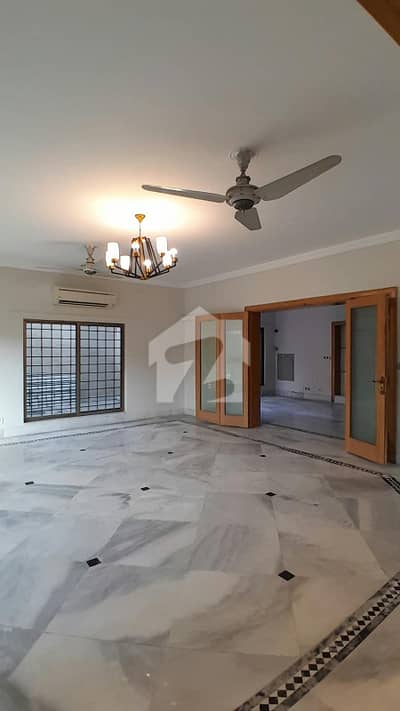 ایف ۔ 7/1 ایف ۔ 7,اسلام آباد میں 6 کمروں کا 1 کنال مکان 10.0 لاکھ میں کرایہ پر دستیاب ہے۔