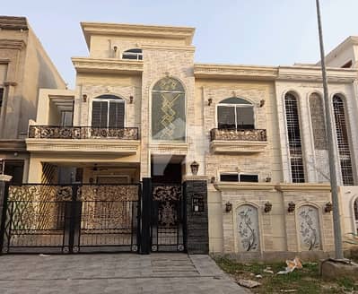 سٹی ہاؤسنگ سوسائٹی گوجرانوالہ میں 5 کمروں کا 10 مرلہ مکان 4.5 کروڑ میں برائے فروخت۔