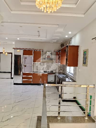 In Millat Chowk Upper Portion Sized 5 Marla For Rent