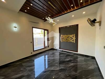 FOR RENT: BRAND-NEW CONDITION 100 SQ YD BUNGALOW WITH BASEMENT DHA PHASE 7 EXTENSION, KARACHI