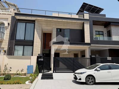 بینکرس ایوینیو ۔ بلاک ای بینکرس ایوینیو کوآپریٹو ہاؤسنگ سوسائٹی,لاہور میں 5 کمروں کا 10 مرلہ مکان 3.8 کروڑ میں برائے فروخت۔