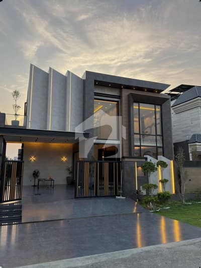 1 KANAL ELEGANT & FULLY MAINTAINED SUPER HOT LOCATED BUNGALOW IS AVAILABLE IN DHA, LAHORE