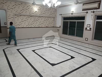 ڈی ایچ اے فیز 2 - سیکٹر ایف ڈی ایچ اے ڈیفینس فیز 2,ڈی ایچ اے ڈیفینس,اسلام آباد میں 6 کمروں کا 1 کنال مکان 3.7 لاکھ میں کرایہ پر دستیاب ہے۔