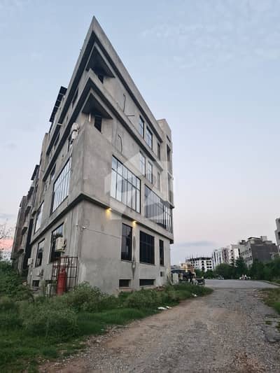 بحریہ ٹاؤن فیز 8 بحریہ ٹاؤن راولپنڈی,راولپنڈی میں 11 مرلہ Studio دفتر 4.0 کروڑ میں برائے فروخت۔