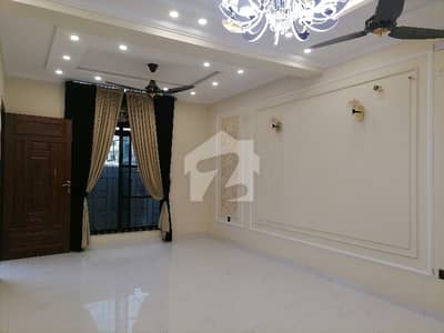 پارک ویو سٹی لاہور میں 4 کمروں کا 5 مرلہ مکان 1.1 لاکھ میں کرایہ پر دستیاب ہے۔