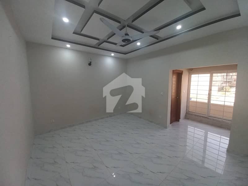 GULBERG RESIDENCIA 10Marla UPPER FLOOR AVAILABLE FOR RENT GULBERG RESIDENCIA 10Marla UPPER FLOOR AVAILABLE FOR RENT