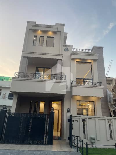 Islamabad D12 Brand New 4 Marla Full House For Sale
