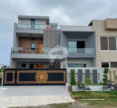10 Marla House for Sale IN REASONABLE IN Multi Garden B-17