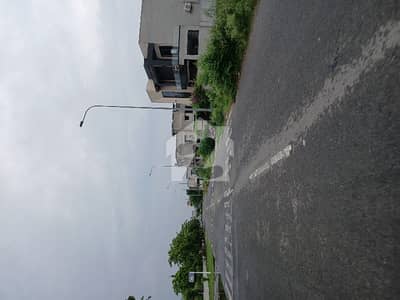 1kanal Premium living 70fet road, near to park and Mosque