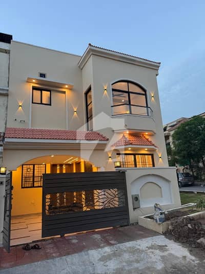 5 Marla Corner Catagory House Vip Location For Sale 5 Marla Corner Catagory House Vip Location For Sale