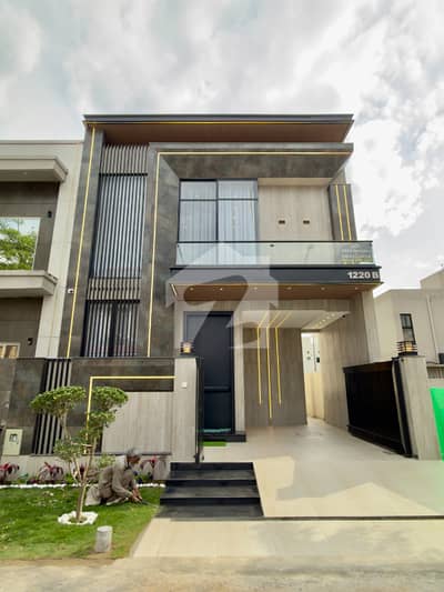5 MARLA BRAND NEW BUNGALOW FOR RENT WITH IMPORTED ACCESSORIES