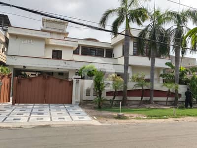 GULBERG ESTATE OFFER,2 KANAL 5 MARLA OFFICE USE HOUSE FOR RENT NEAR MAIN BOULEVARD GULBERG III LAHORE