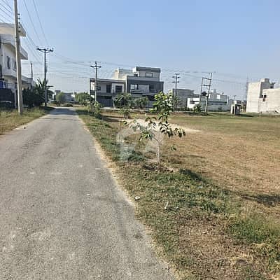 1 Kanal Plot For Sale In Overseas 3 Full Heighted Area