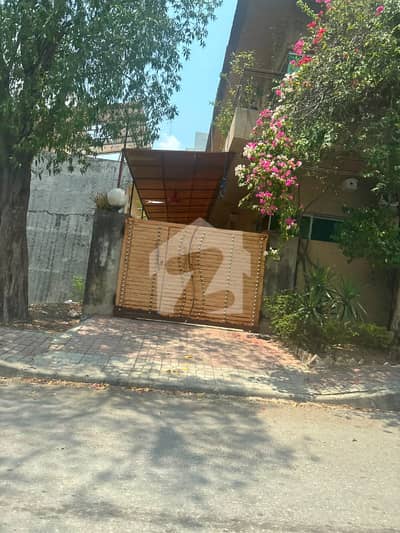 Good 10 Marla Residential Plot For Sale In Bahria Town Phase 8 - Block L