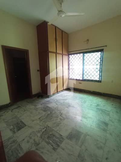 1 Kanal Upper Portion Available for Rent