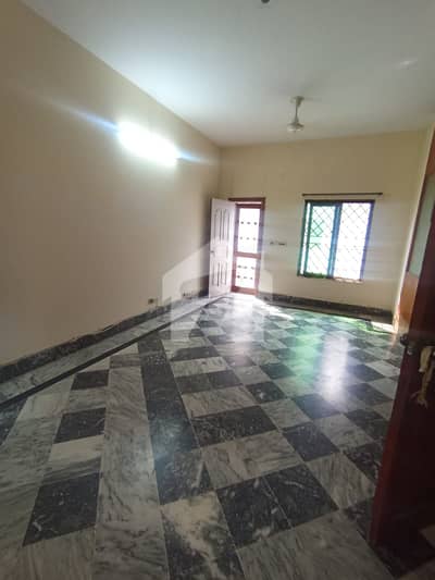 1 Kanal Upper Portion Available for Rent