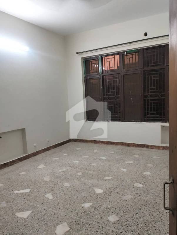 Upper Portion Available For Rent Upper Portion Available For Rent