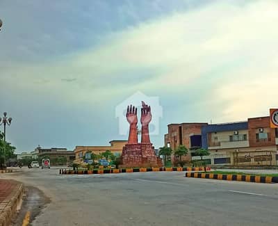 1 Kanal Solid Level Plot at very Prime Location