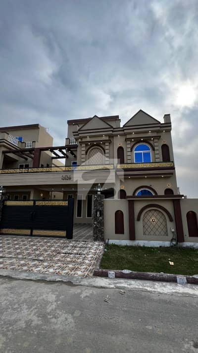 10 Marla Brand New House Available For Rent