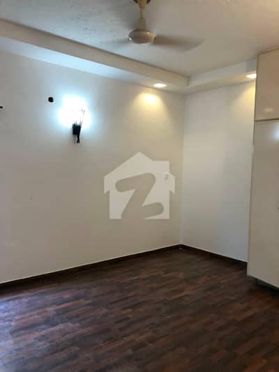 BEAUTIFULL 1 KANAL UPPER PORTION AVALIBLE FOR RENT