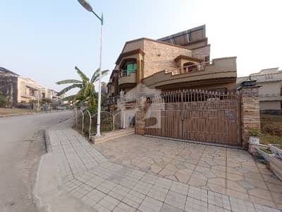 On Excellent Location House Of 18 Marla Is Available For sale In Bahria Town Phase 8 - Block C