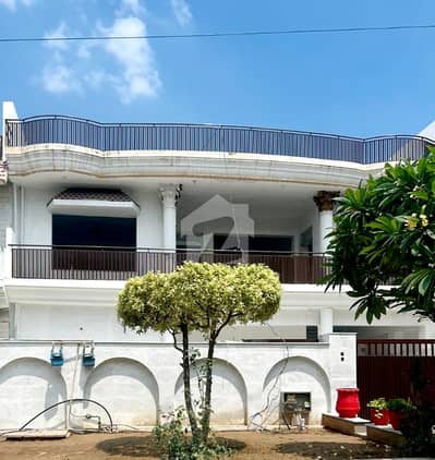 i-8/4.40x80 Upper portion available for rent ideal location near metro