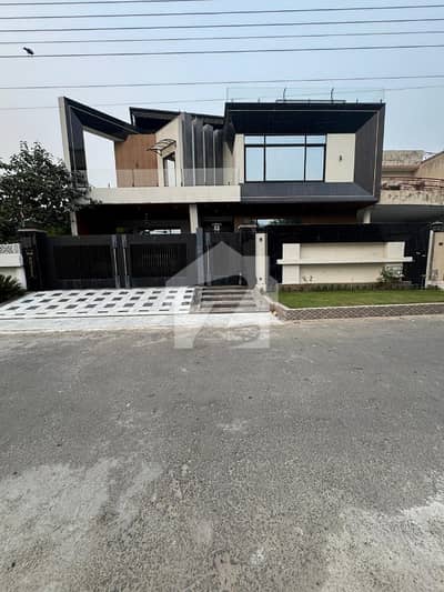 1KANAL HOUSE FOR SALE INVALENCIA PARK FACING FULLY FURNISHED ULTRA MODERN