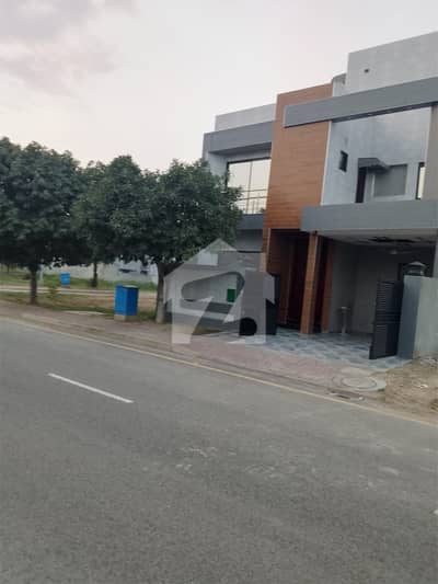 I RENT OUT A 8 MARLA HOUSE IN BAHRIA ORCHARD LAHORE PHASE 3