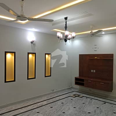 بنی گالہ اسلام آباد میں 2 کمروں کا 8 مرلہ زیریں پورشن 60.0 ہزار میں کرایہ پر دستیاب ہے۔
