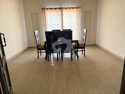 DEFENCE 6 Spacious 1-Kanal Residence Designed for Comfortable Family Living