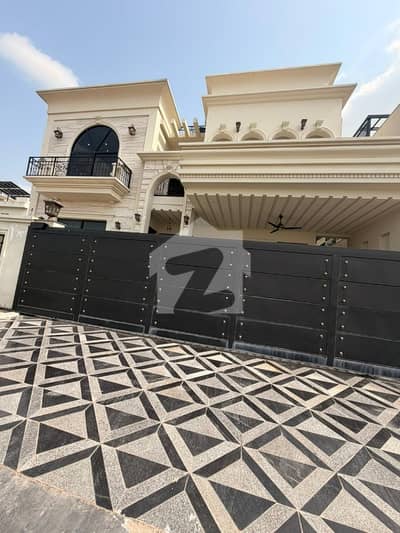 1 Kanal Upper Portion With Servent Quarter Available For Rent
