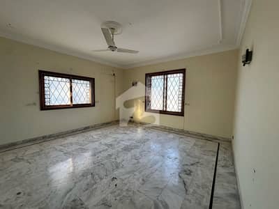 1000 Sq-Yards Bungalow Available For Rent