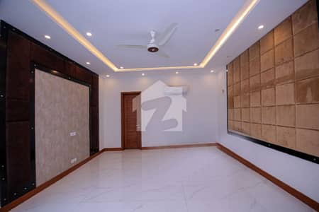 Luxurious 1 Kanal Modern House with AC DHA Phase 6, Lahore